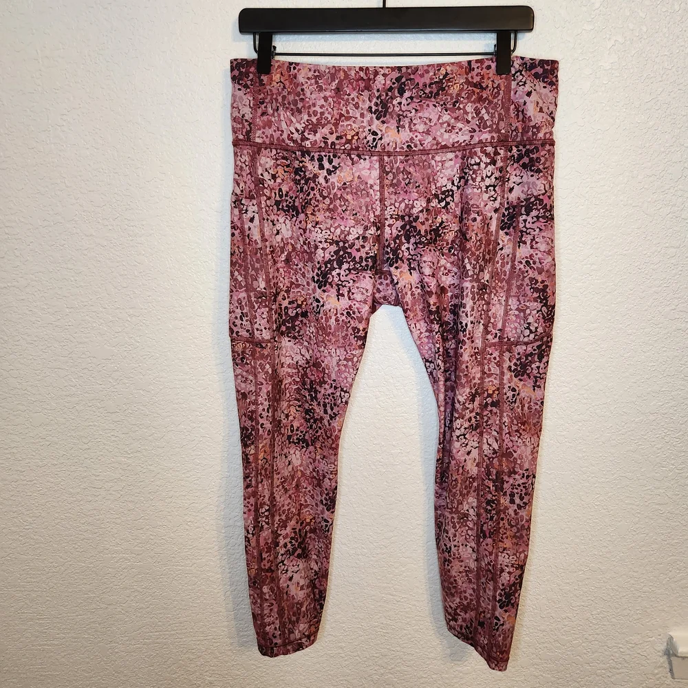 Athleta Women's Ultimate Stash II 7/8 Tight XL Dynamic Leopard Mauve legging